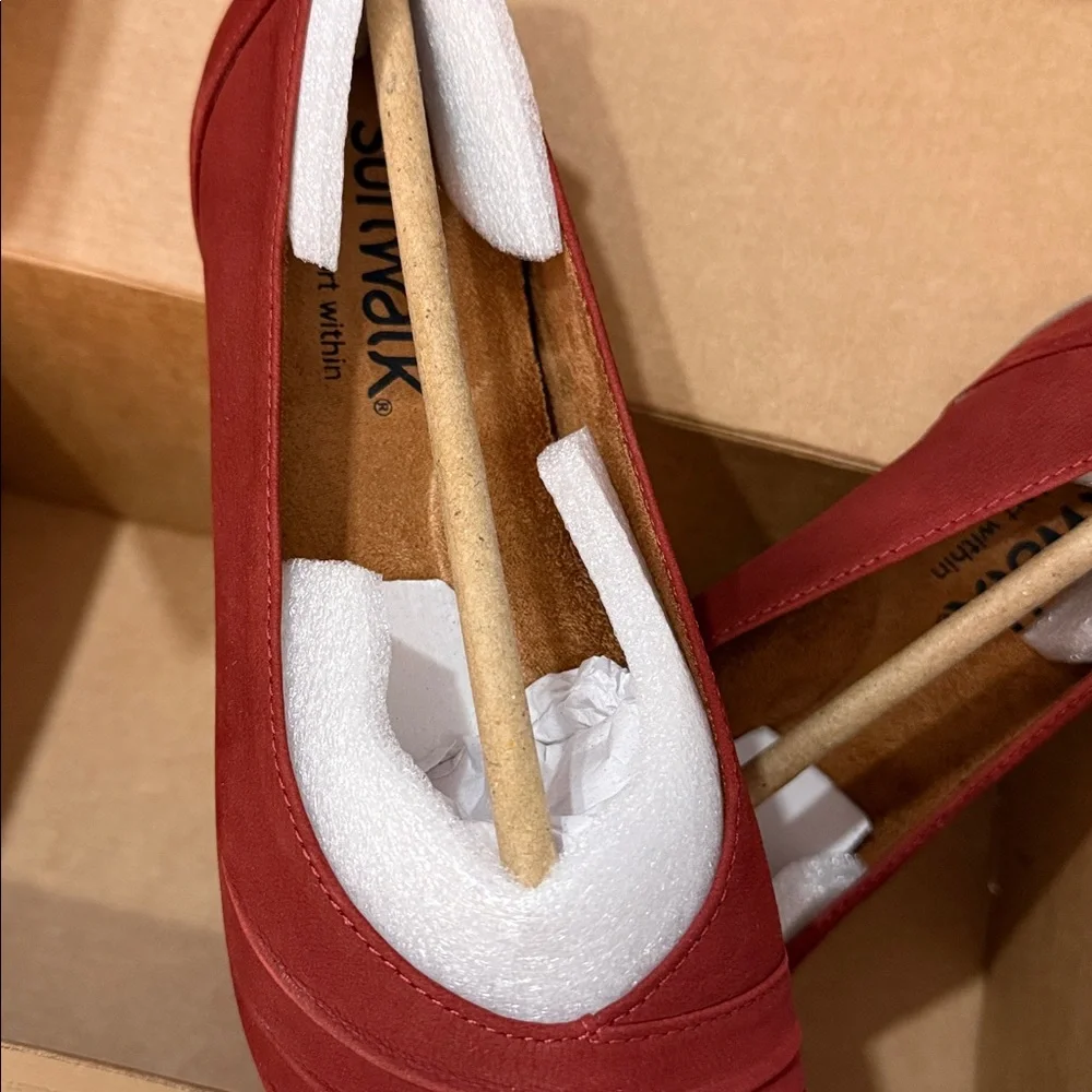 NIB Trotters Softwalk Dark Red 100% Leather Ballet Flats Comfort Shoes Size 7